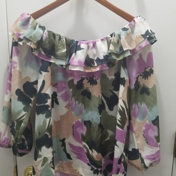 J. Crew Merchantile Floral off the shoulder ruffle - Picture 6 of 6